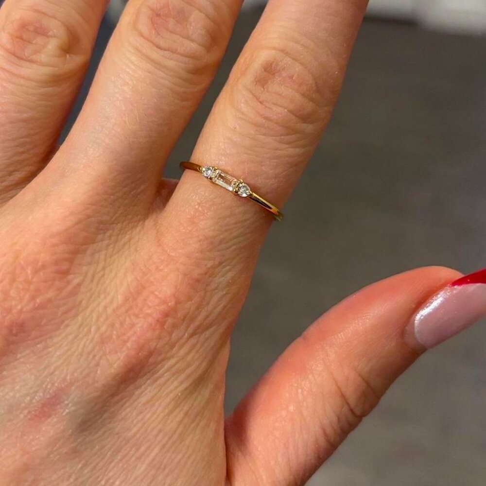 The Jaskot Sz 7 dainty gold ring in rectangle shape with cz stones